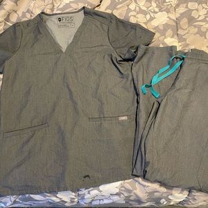 FIGS Scrub Set